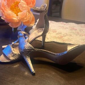 Vince Camuto strappy Sandels 7.5